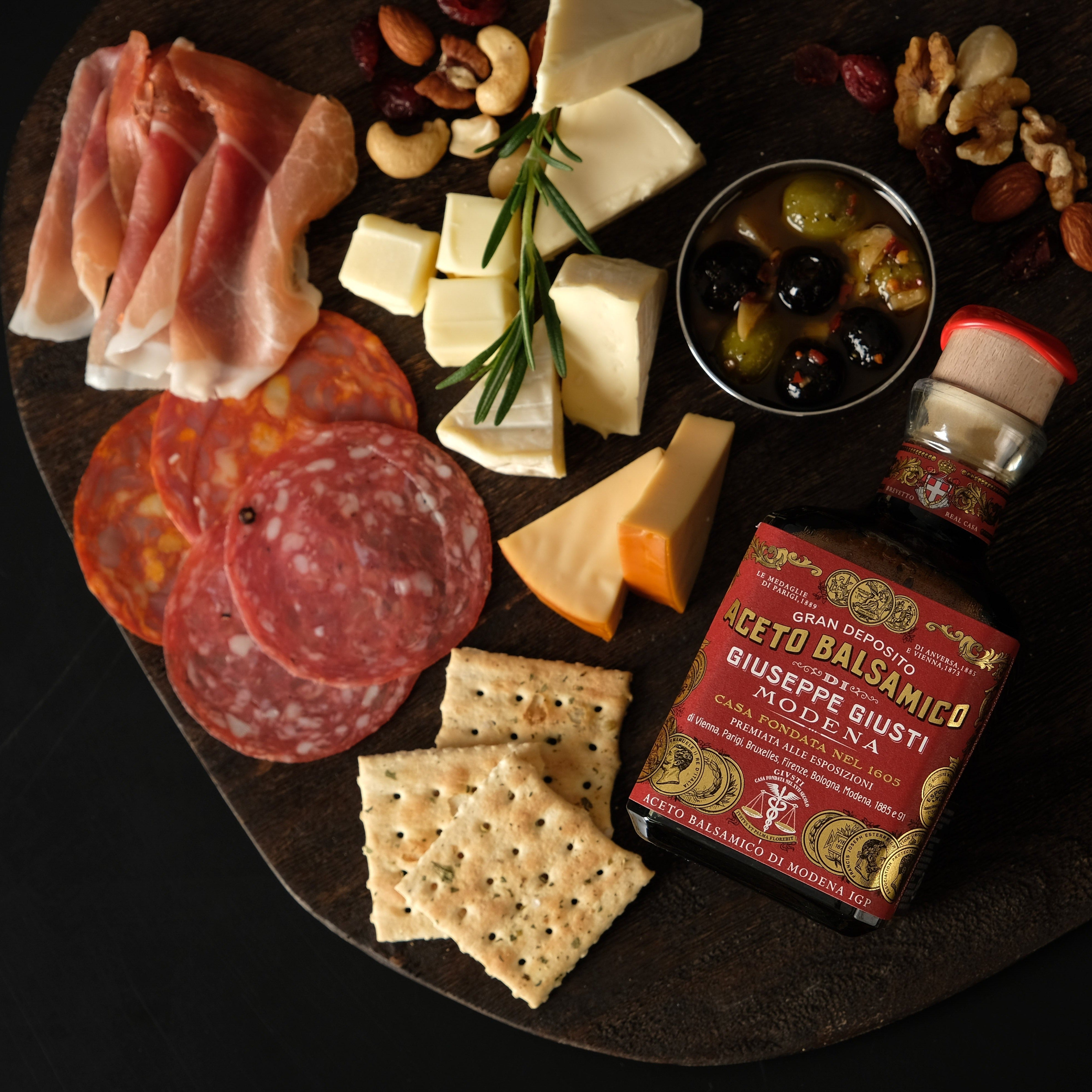 giusti-3-medaglie-d-oro-aceto-balsamico-di-modena-igp-cubica image 3