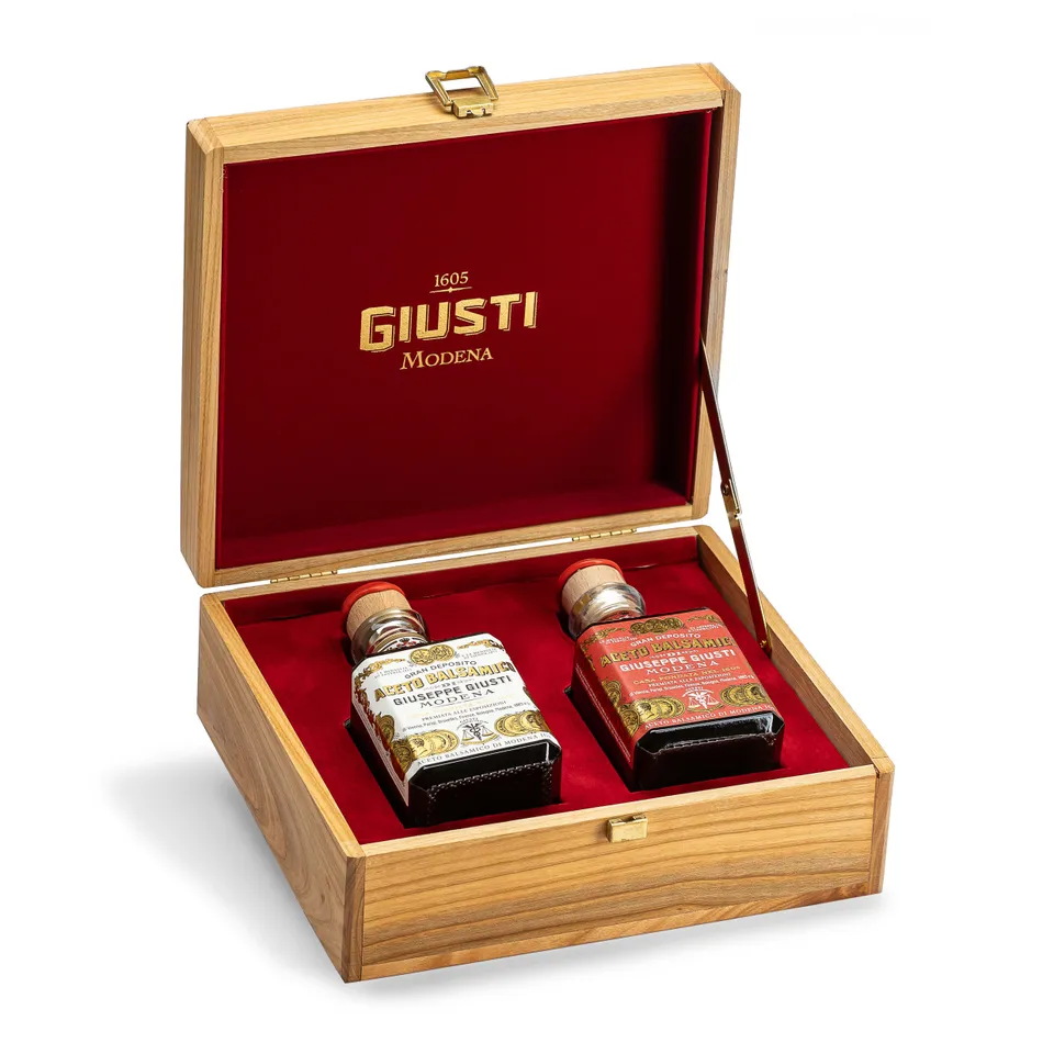 giusti-duetto-in-legno-2-e-3-medaglie-d-oro-aceto-balsamico-di-modena-igp-cofane image 1