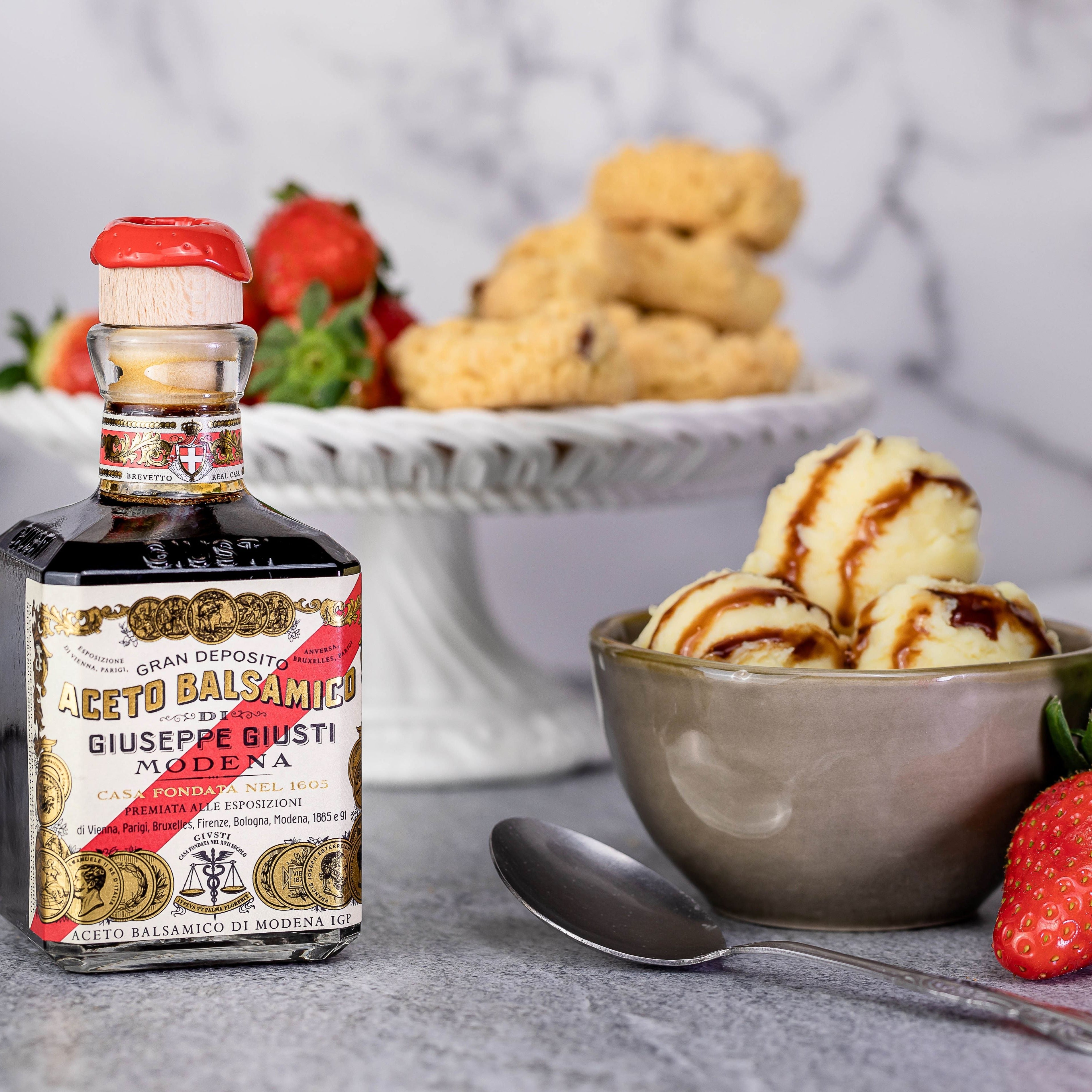 giusti-5-medaglie-d-oro-aceto-balsamico-di-modena-igp-cubica image 3