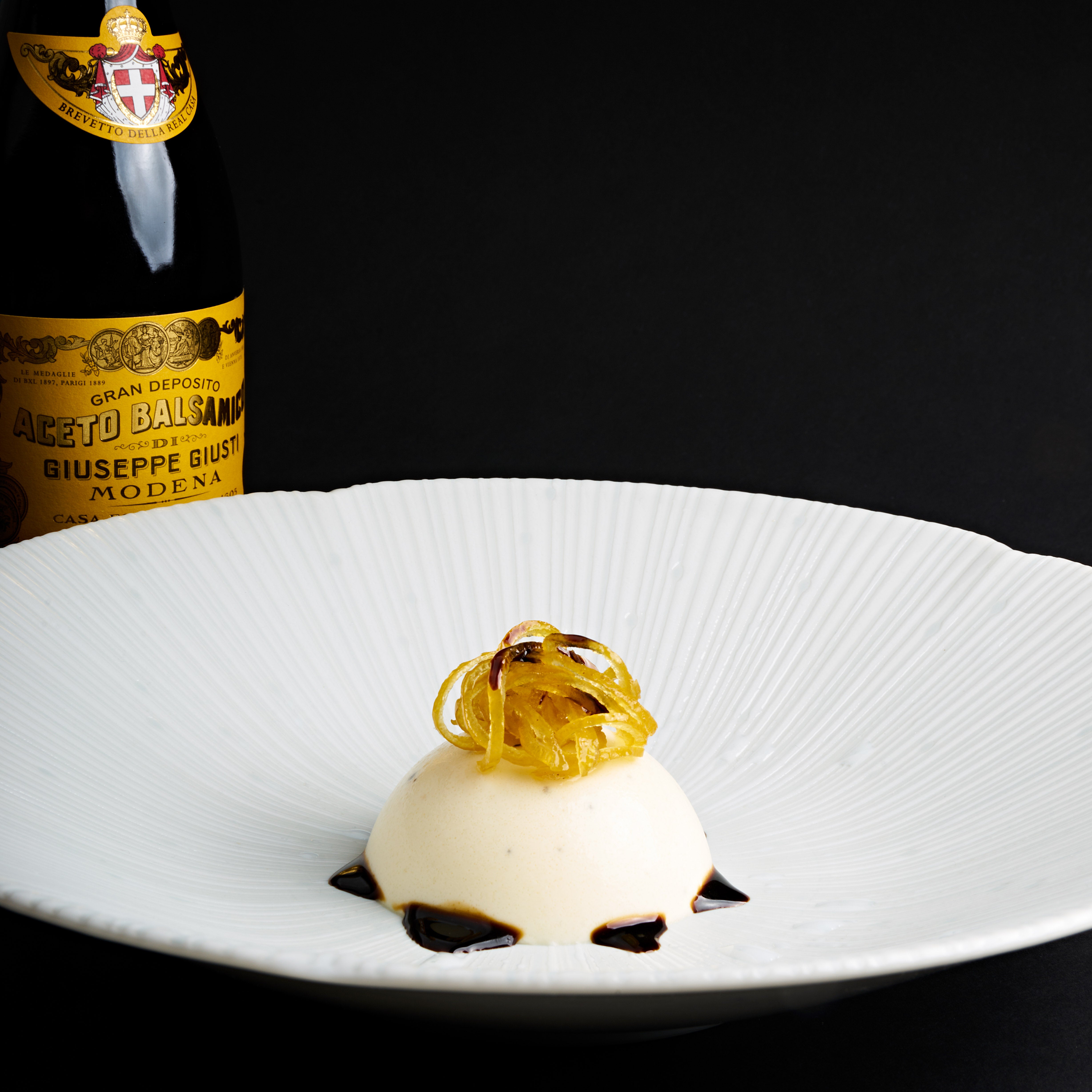 giusti-4-medaglie-d-oro-aceto-balsamico-di-modena-igp-champagnotta image 3